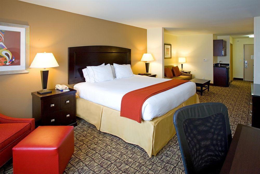 Holiday Inn Express Uvalde, An Ihg Hotel Dış mekan fotoğraf