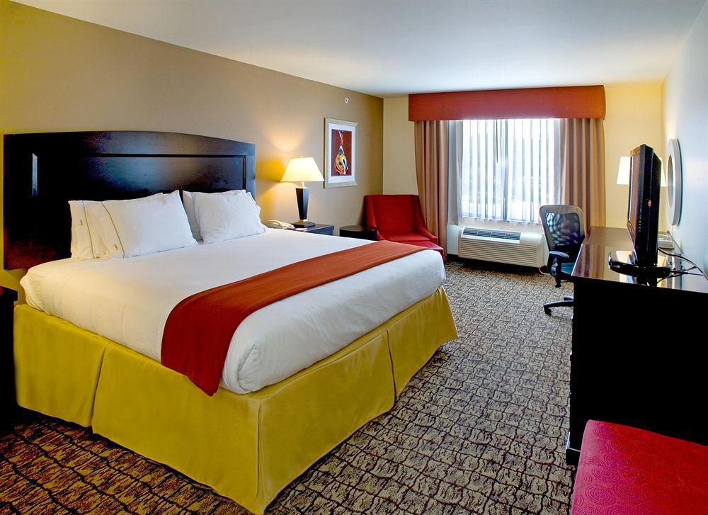 Holiday Inn Express Uvalde, An Ihg Hotel Dış mekan fotoğraf